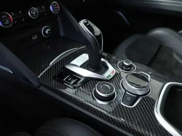 Alfa Romeo Stelvio Quadrifoglio Q4 Top