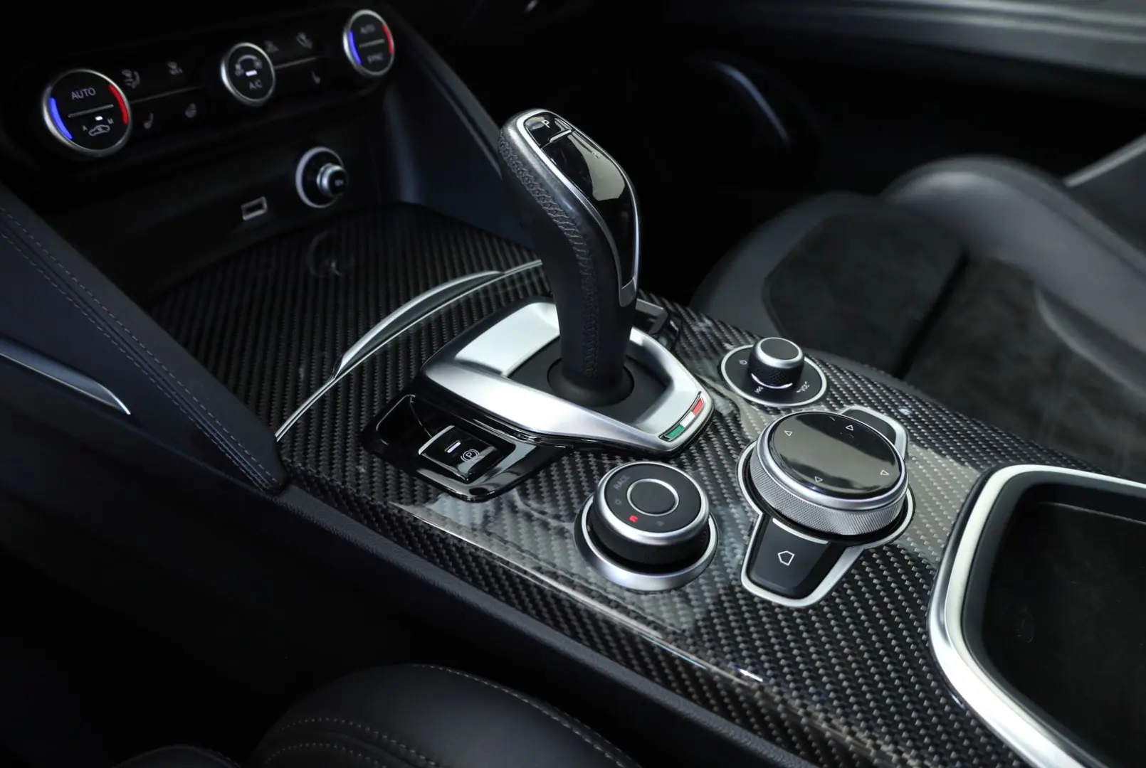Alfa Romeo Stelvio Quadrifoglio Q4 Top