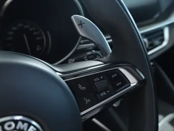 Alfa Romeo Stelvio Quadrifoglio Q4 Top