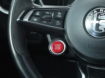 Alfa Romeo Stelvio Quadrifoglio Q4 Top