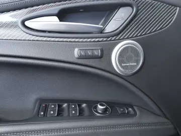 Alfa Romeo Stelvio Quadrifoglio Q4 Top