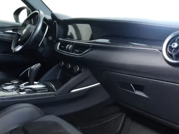 Alfa Romeo Stelvio Quadrifoglio Q4 Top