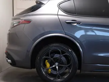 Alfa Romeo Stelvio Quadrifoglio Q4 Top
