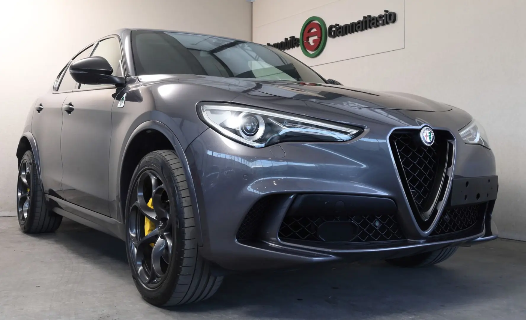 Alfa Romeo Stelvio Quadrifoglio Q4 Top
