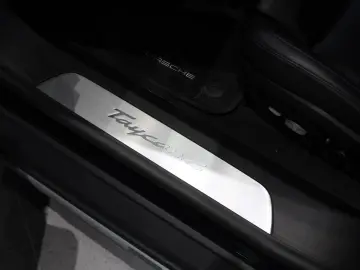 Porsche Taycan 4 Cross Turismo