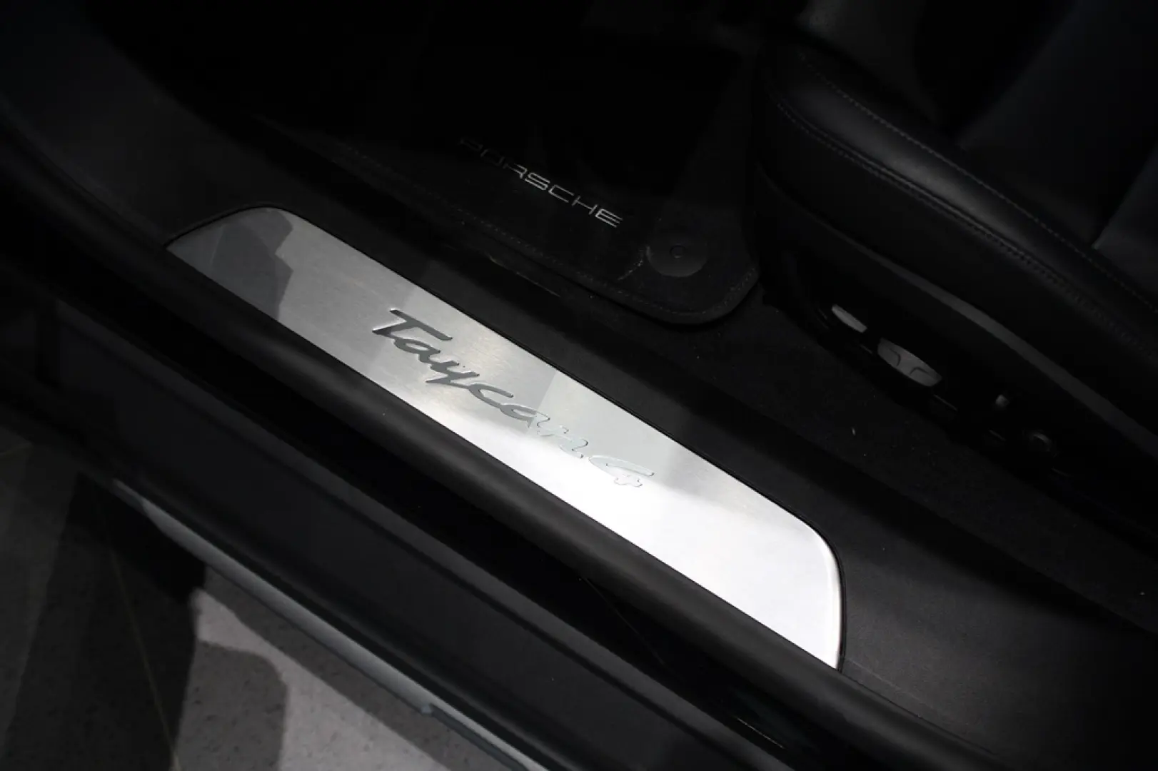 Porsche Taycan 4 Cross Turismo