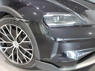 Porsche Taycan 4 Cross Turismo