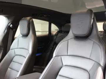 Porsche Taycan 4 Cross Turismo