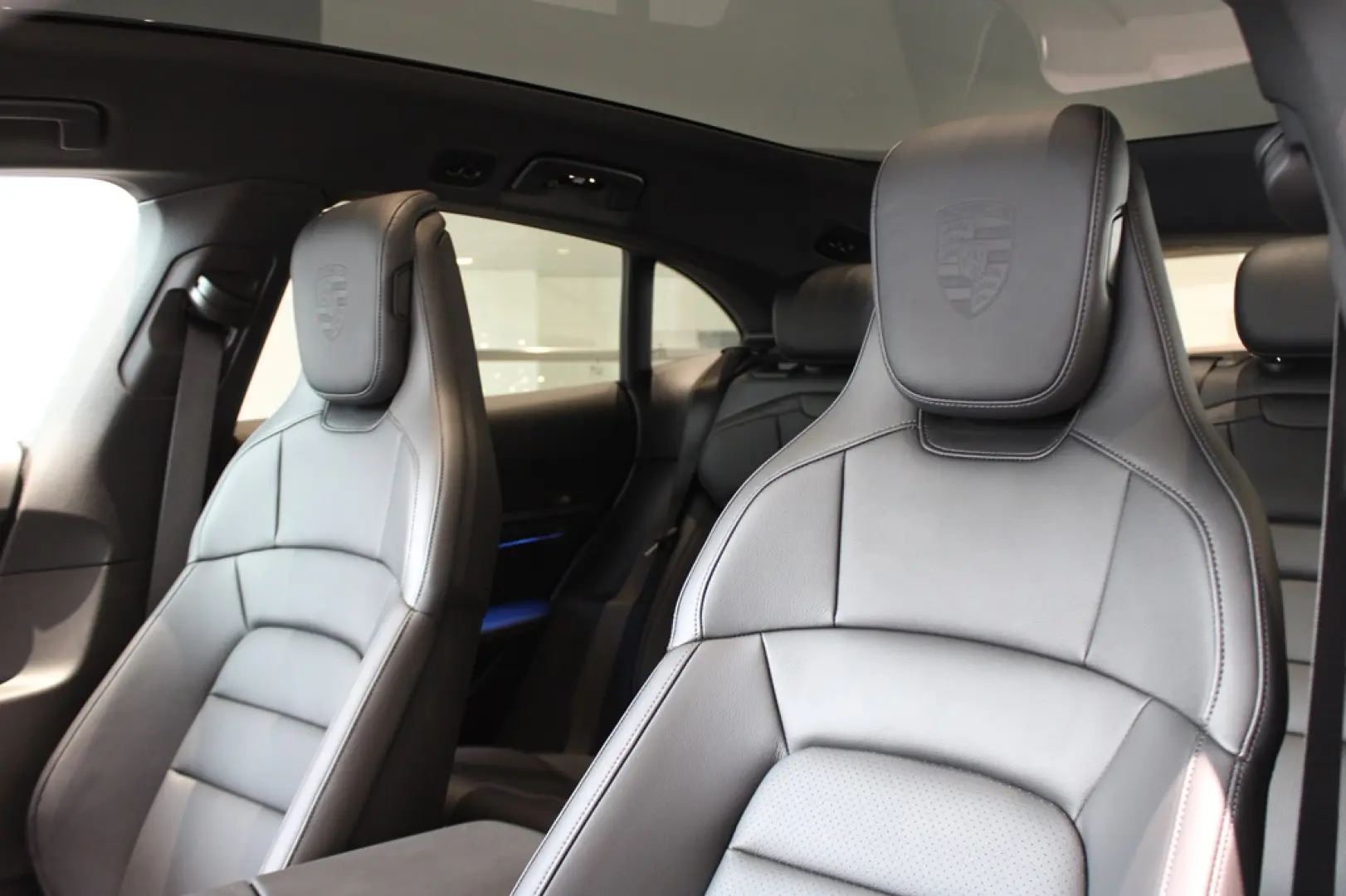 Porsche Taycan 4 Cross Turismo