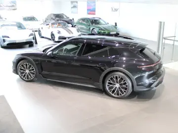 Porsche Taycan 4 Cross Turismo