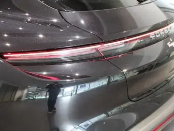 Porsche Taycan 4 Cross Turismo
