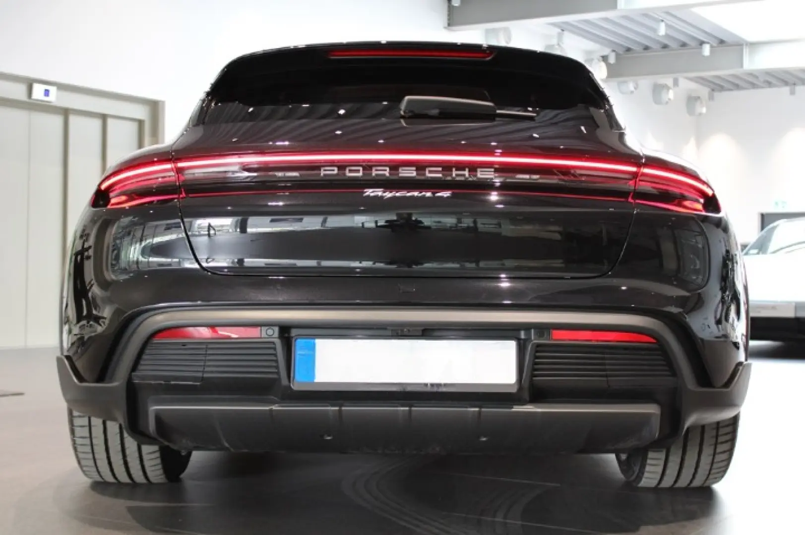 Porsche Taycan 4 Cross Turismo