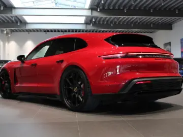 Porsche Taycan GTS Sport Turismo