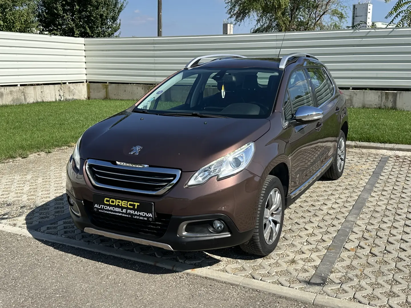 Peugeot 2008 / 83.000 km / navigatie / dublu climatronic