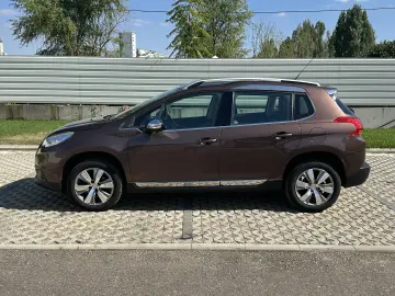 Peugeot 2008 / 83.000 km / navigatie / dublu climatronic