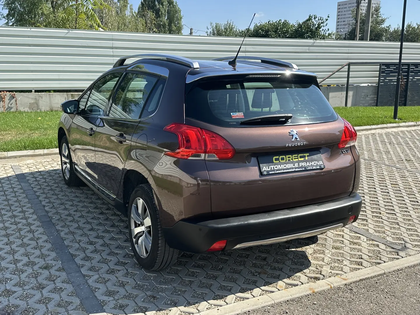 Peugeot 2008 / 83.000 km / navigatie / dublu climatronic