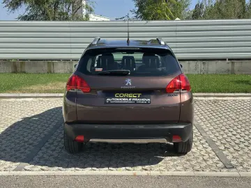 Peugeot 2008 / 83.000 km / navigatie / dublu climatronic