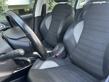 Peugeot 2008 / 83.000 km / navigatie / dublu climatronic
