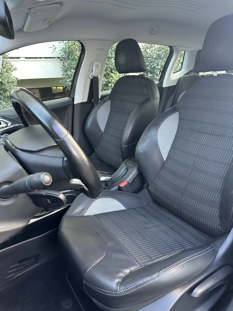 Peugeot 2008 / 83.000 km / navigatie / dublu climatronic