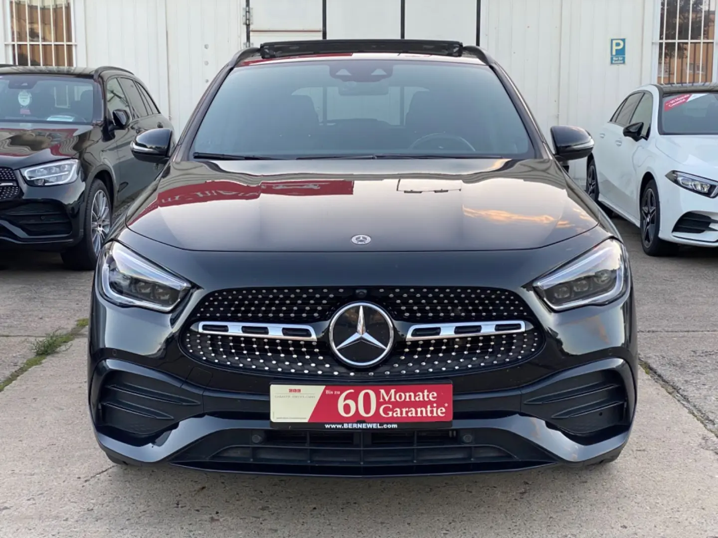 GLA220d AMG 4M_Offroad-Paket_Panorama_MBUX_RFKam