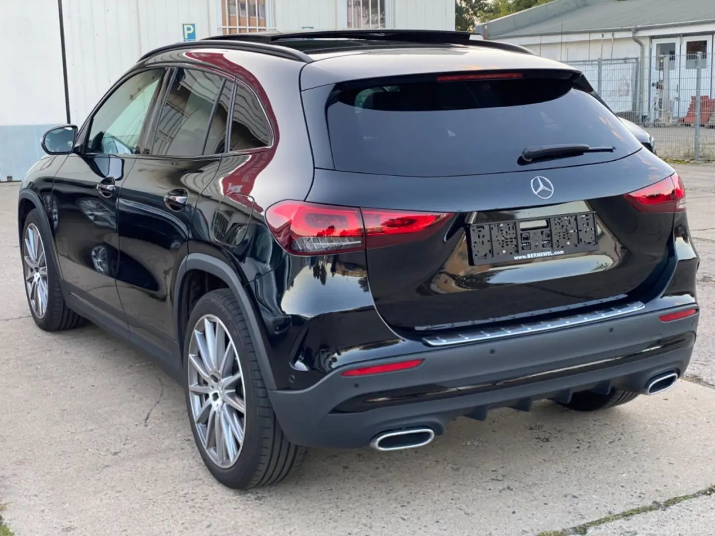 GLA220d AMG 4M_Offroad-Paket_Panorama_MBUX_RFKam