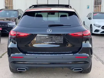 GLA220d AMG 4M_Offroad-Paket_Panorama_MBUX_RFKam