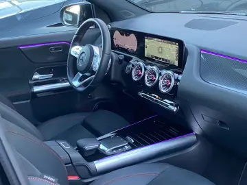 GLA220d AMG 4M_Offroad-Paket_Panorama_MBUX_RFKam