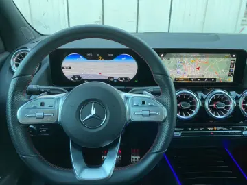 GLA220d AMG 4M_Offroad-Paket_Panorama_MBUX_RFKam