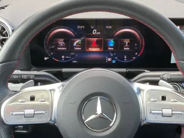 GLA220d AMG 4M_Offroad-Paket_Panorama_MBUX_RFKam