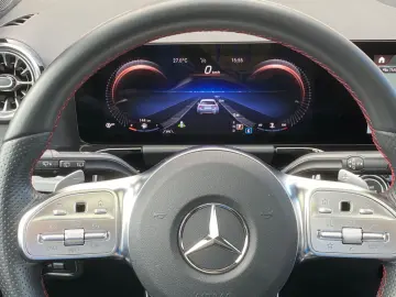 GLA220d AMG 4M_Offroad-Paket_Panorama_MBUX_RFKam