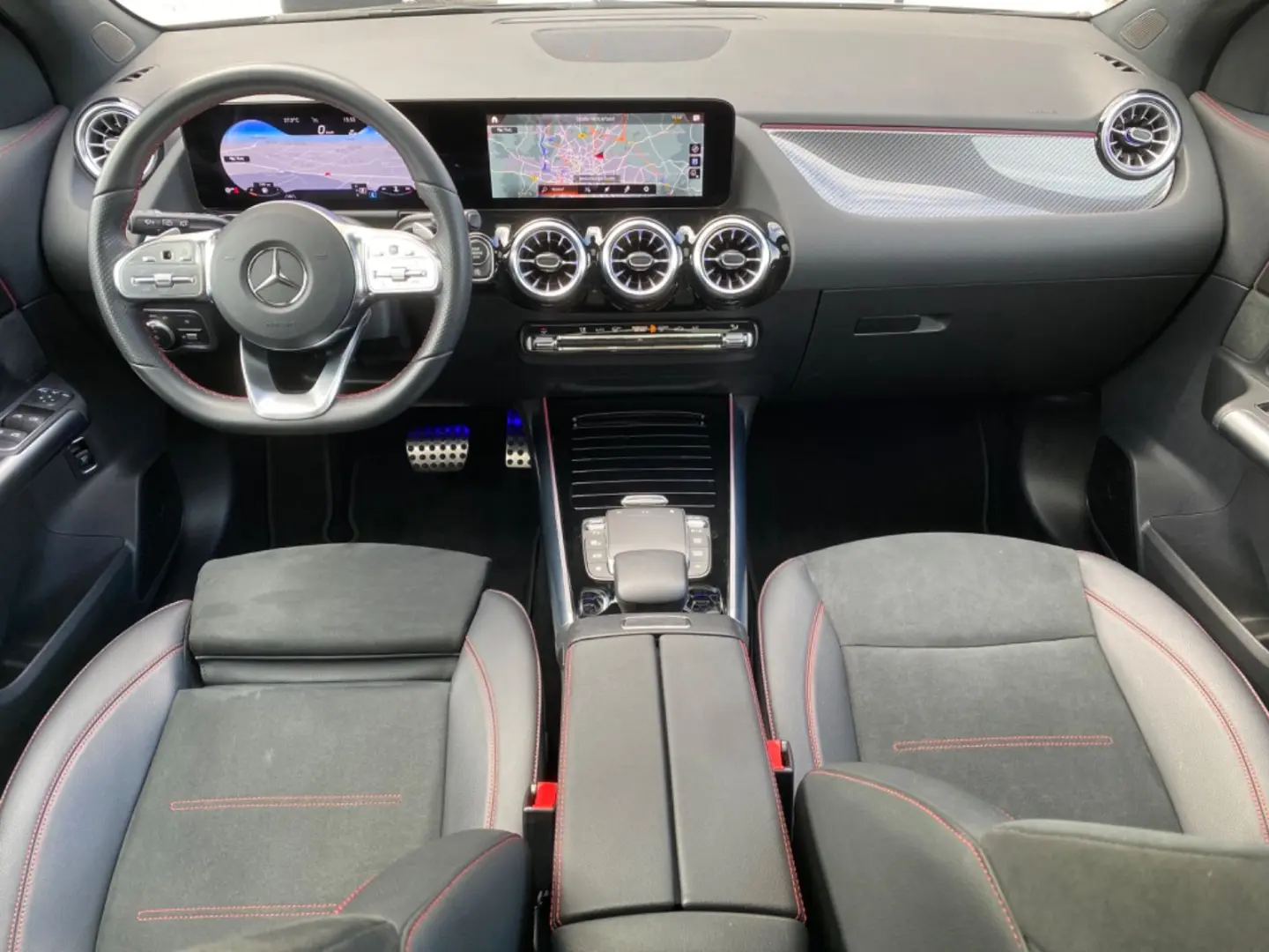 GLA220d AMG 4M_Offroad-Paket_Panorama_MBUX_RFKam