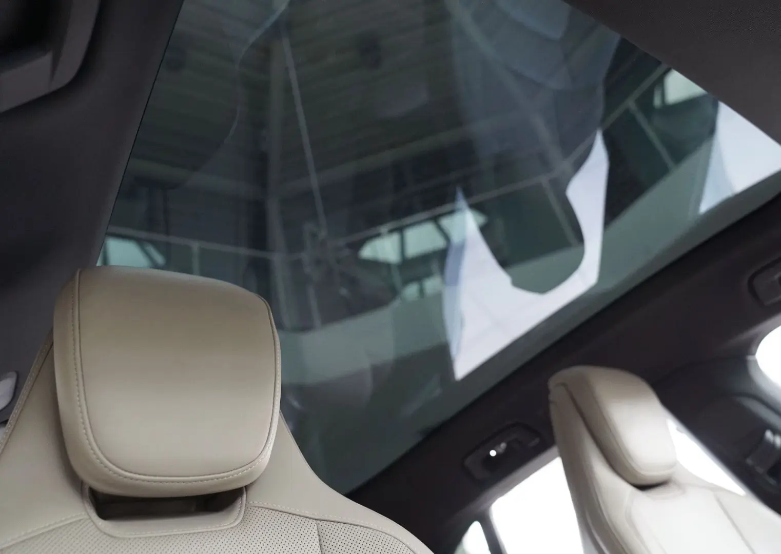 Taycan Cross Turismo 4 Turbo S Aero HUD Pano