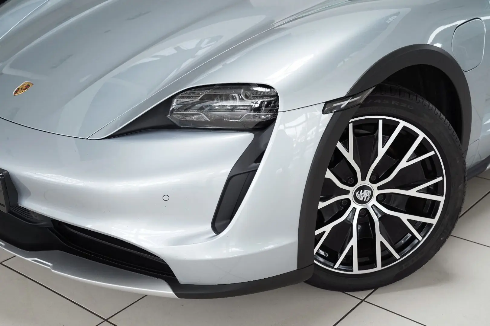 Taycan Cross Turismo 4 Turbo S Aero HUD Pano