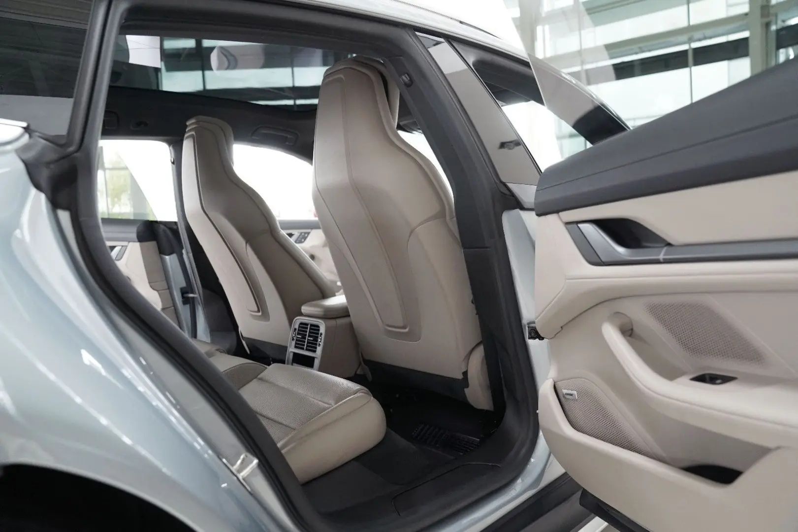 Taycan Cross Turismo 4 Turbo S Aero HUD Pano