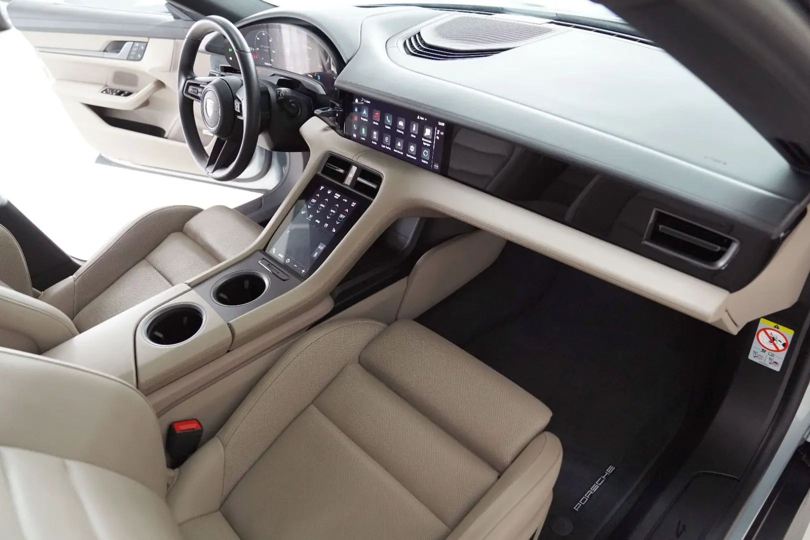 Taycan Cross Turismo 4 Turbo S Aero HUD Pano