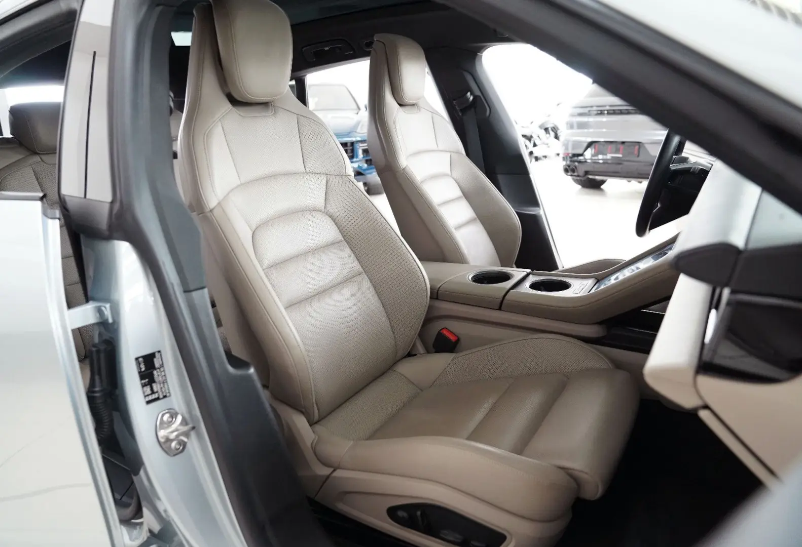 Taycan Cross Turismo 4 Turbo S Aero HUD Pano