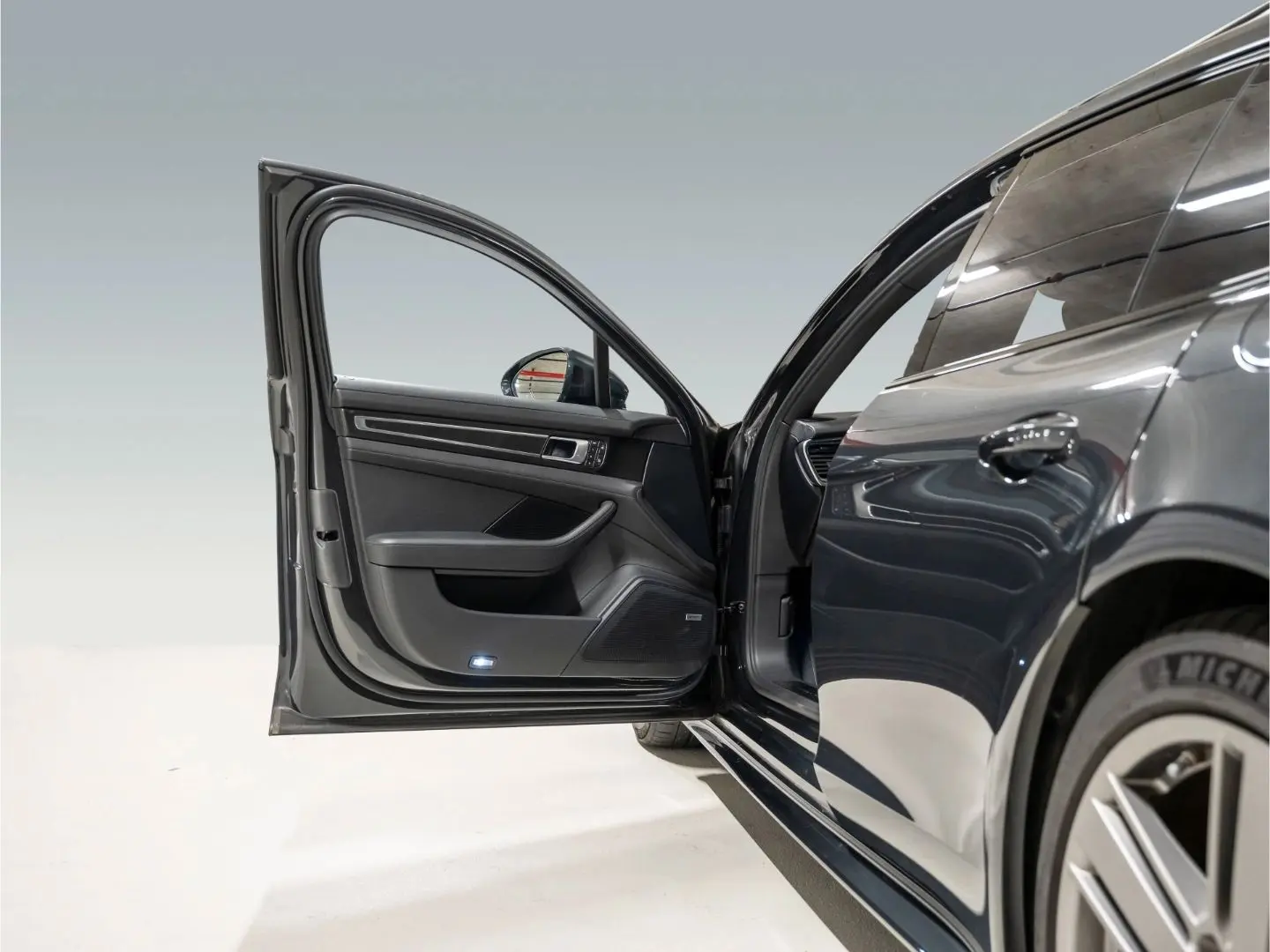 Panamera 4 E-Hybrid Sport Turismo Platinum Edition