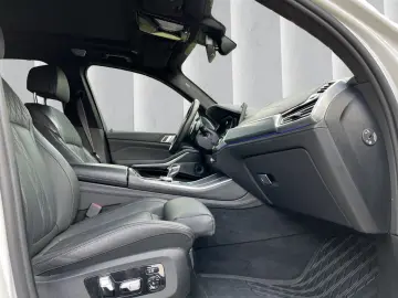 X5 M50i