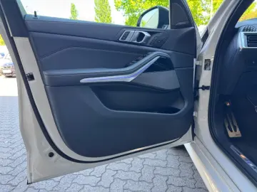 X5 40i M-Sport ICONIC 20'' Pano AHK H/K Sitzbelü