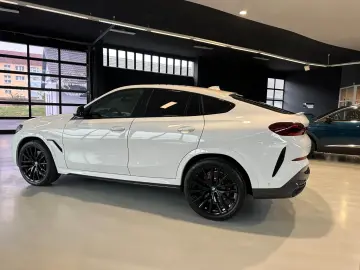 X6 M50i M-Paket