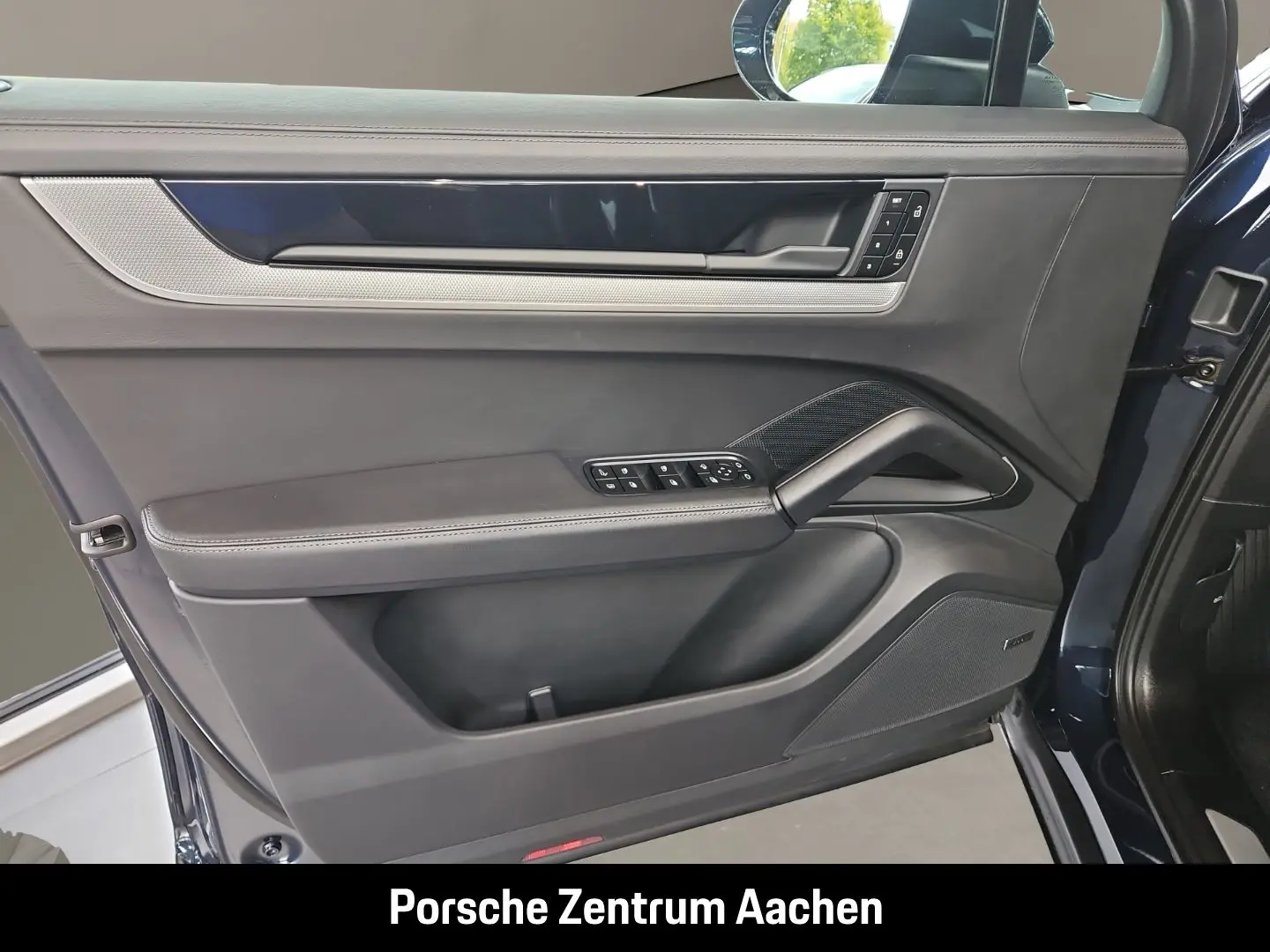 Cayenne E-Hybrid InnoDrive Head-Up Soft-Close