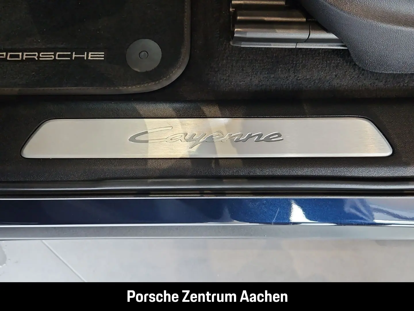 Cayenne E-Hybrid InnoDrive Head-Up Soft-Close