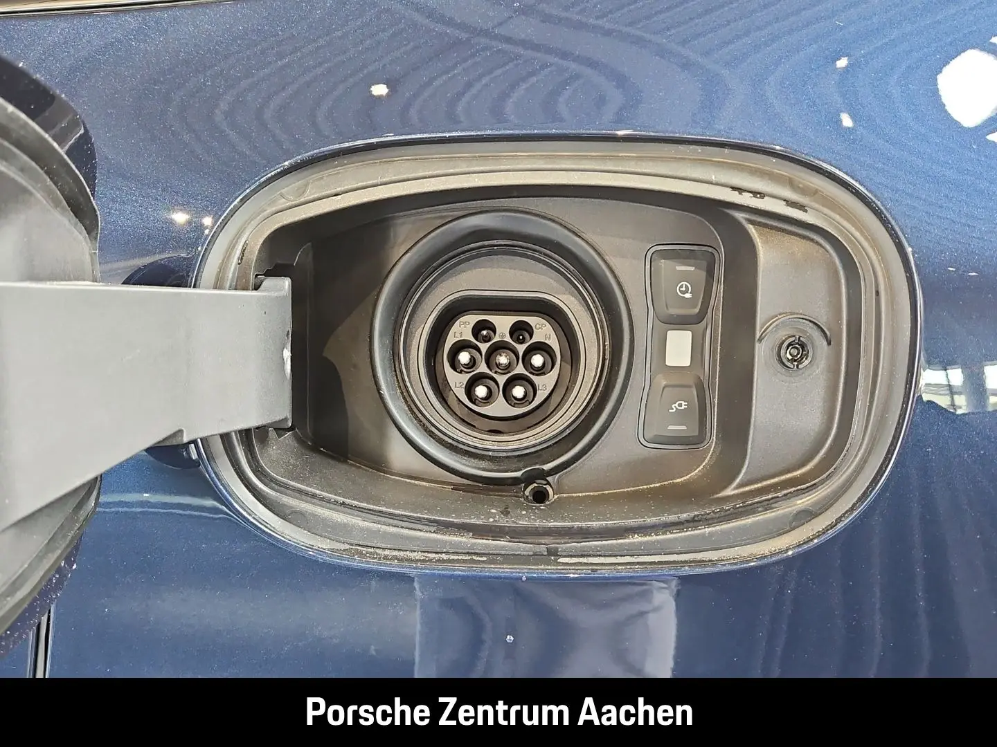 Cayenne E-Hybrid InnoDrive Head-Up Soft-Close