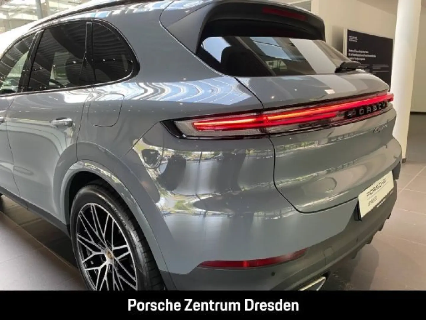 Cayenne E-Hybrid Pano Luft Inno 21