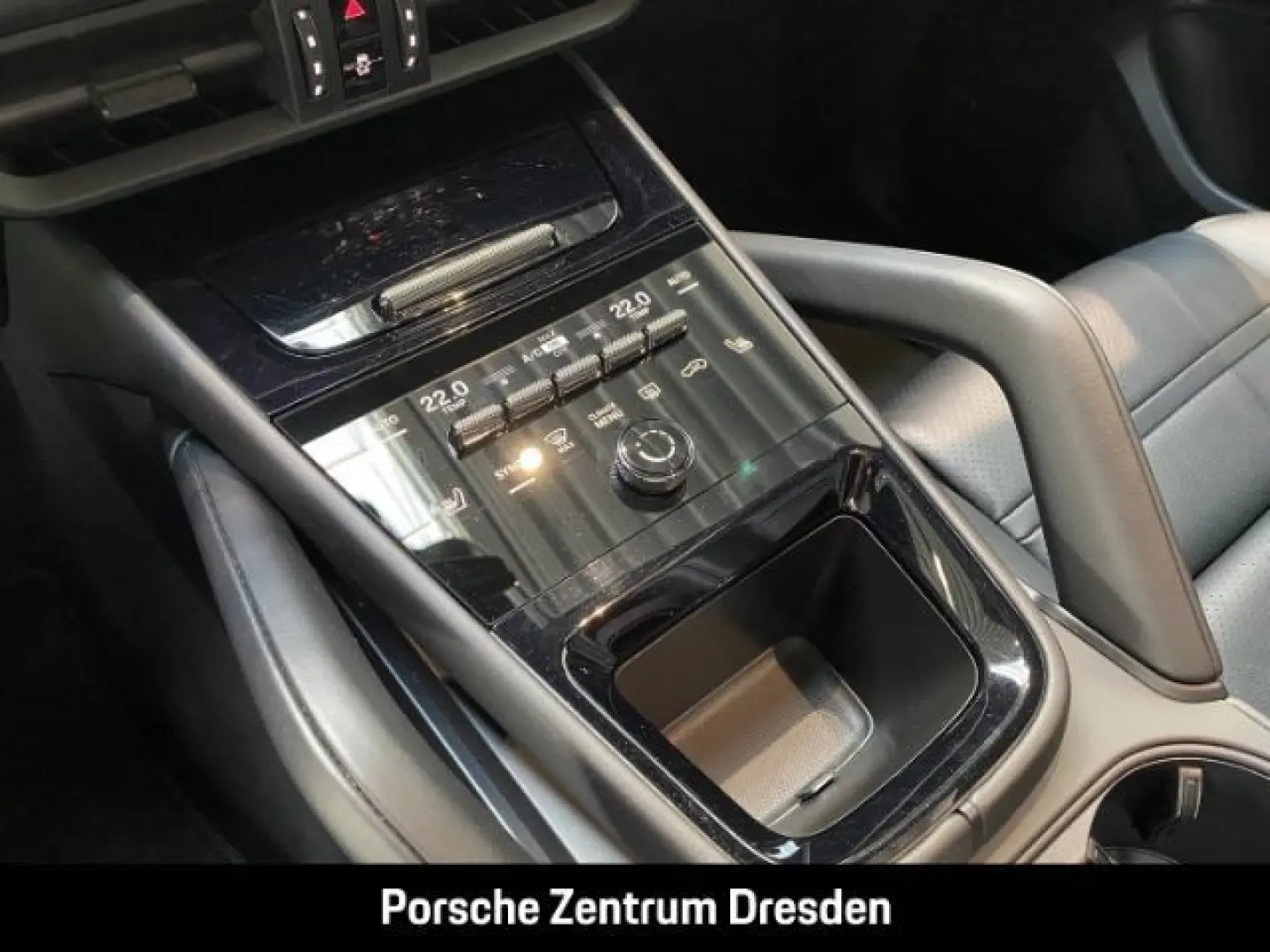 Cayenne E-Hybrid Pano Luft Inno 21