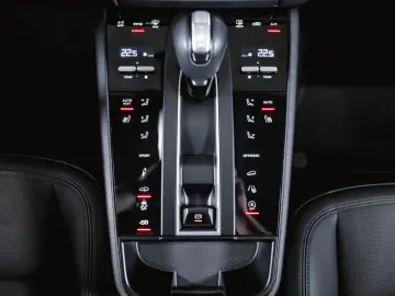 Macan S