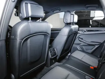 Macan S