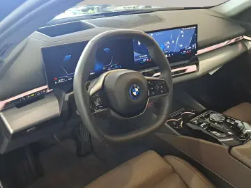 550e xDrive Limousine inkl. Winterräder