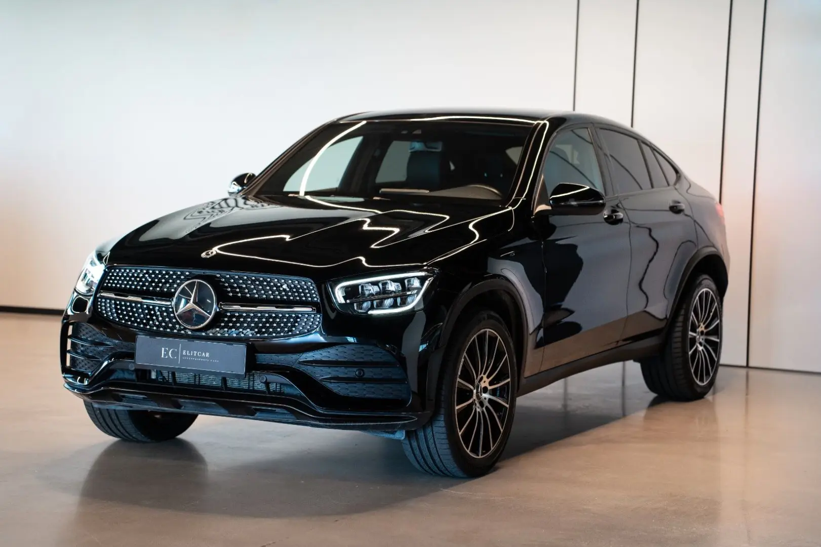 GLC 300 e 4MATIC Coupé AMG*TOW*