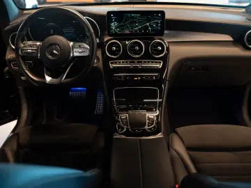 GLC 300 e 4MATIC Coupé AMG*TOW*